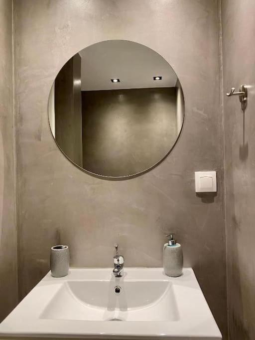 A Place 4U No10 - Garden-Level Getaway 2 Bedroom 2 Bathroom Apartment With Yard Atina Dış mekan fotoğraf