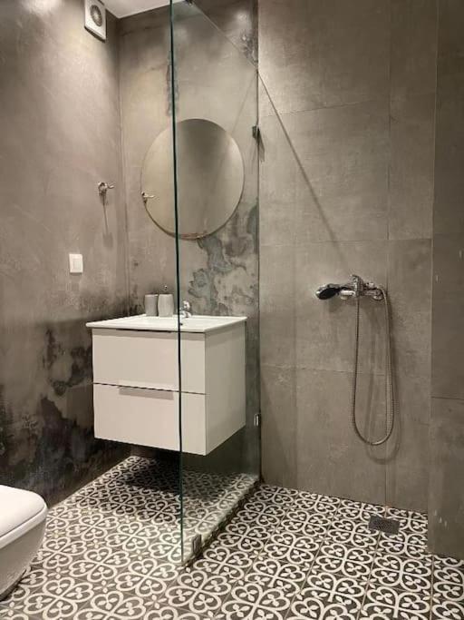 A Place 4U No10 - Garden-Level Getaway 2 Bedroom 2 Bathroom Apartment With Yard Atina Dış mekan fotoğraf