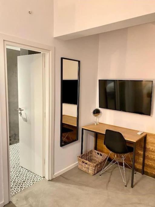A Place 4U No10 - Garden-Level Getaway 2 Bedroom 2 Bathroom Apartment With Yard Atina Dış mekan fotoğraf